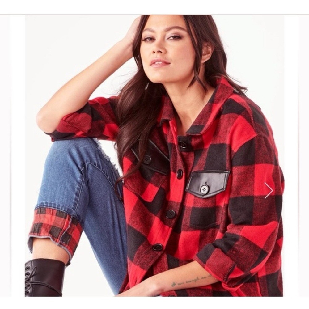 Charlie Paige Medium Buffalo Plaid Check Shacket Button Down Pocket Oversize